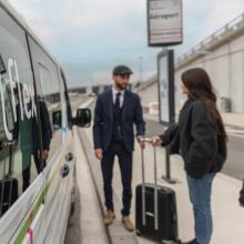 Photo d'une personne utilisant le service flex'AERO